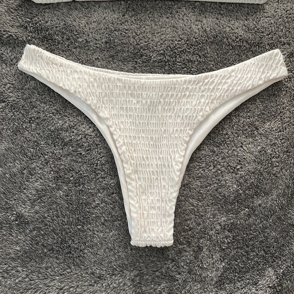 White Crinkle Shein Bikini - Picture 6 of 9